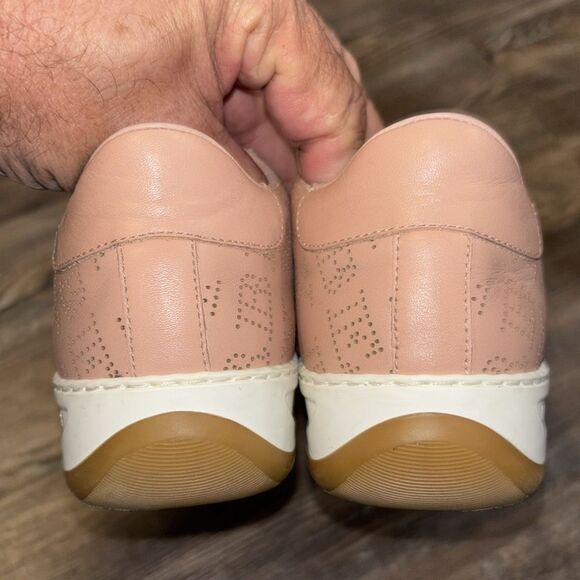 BURBERRY Leather sneakers made in Italy pink color Excellent condition 36.5. - Picture 6 of 10